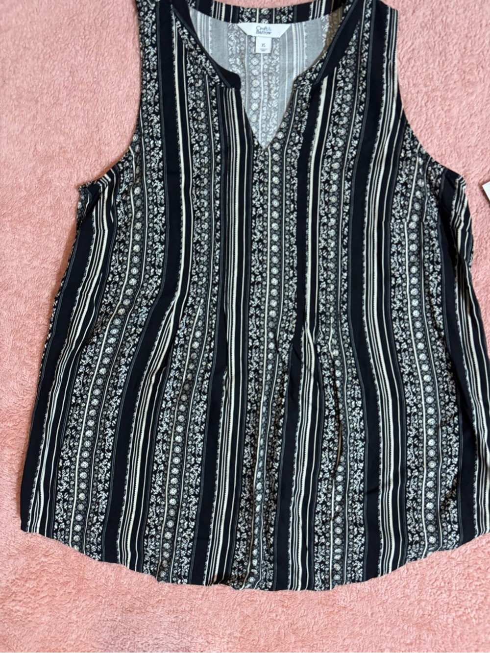 croft & barrow Black and White Striped Sleeveless V-Neck tank top